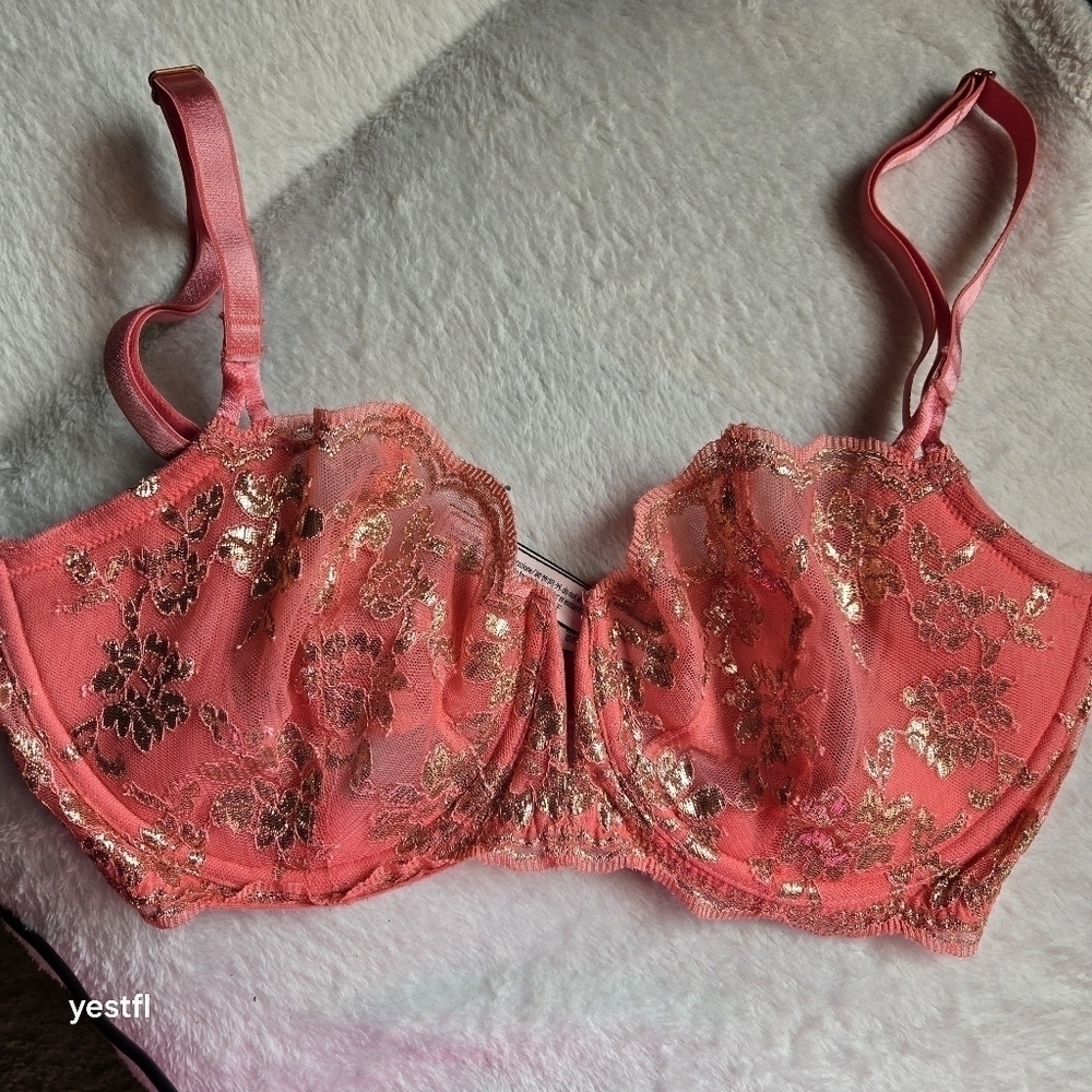 Victoria's Secret Dream Angels Unlined Push-Up W/O Padding Lace Bra Coral 34DDD